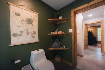 Bathroom at Tree Frog, Lost Forest Cabins